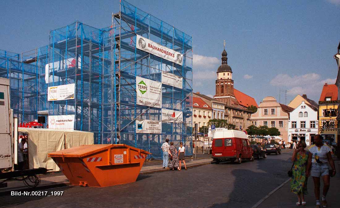 Das Gürüst mi den Abmaßen des alten Rathauses auf dem Altmark im Herbst 1997