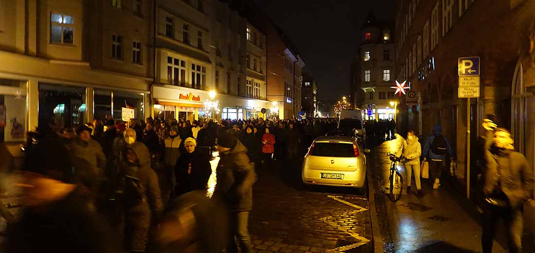 Der Protestzug setzt sich in Bewegung