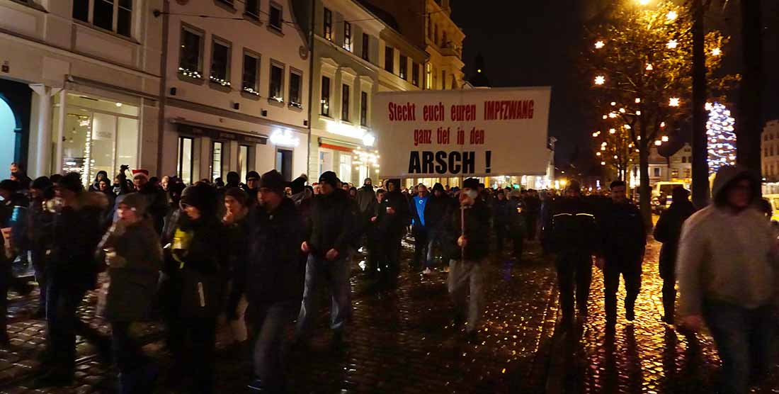 Der Protestzug setzt sich in Bewegung