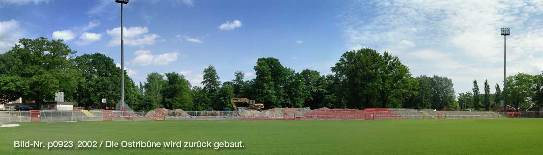 Bild-Nr. p0923_2002, Rückbau der Ost-Tribüne